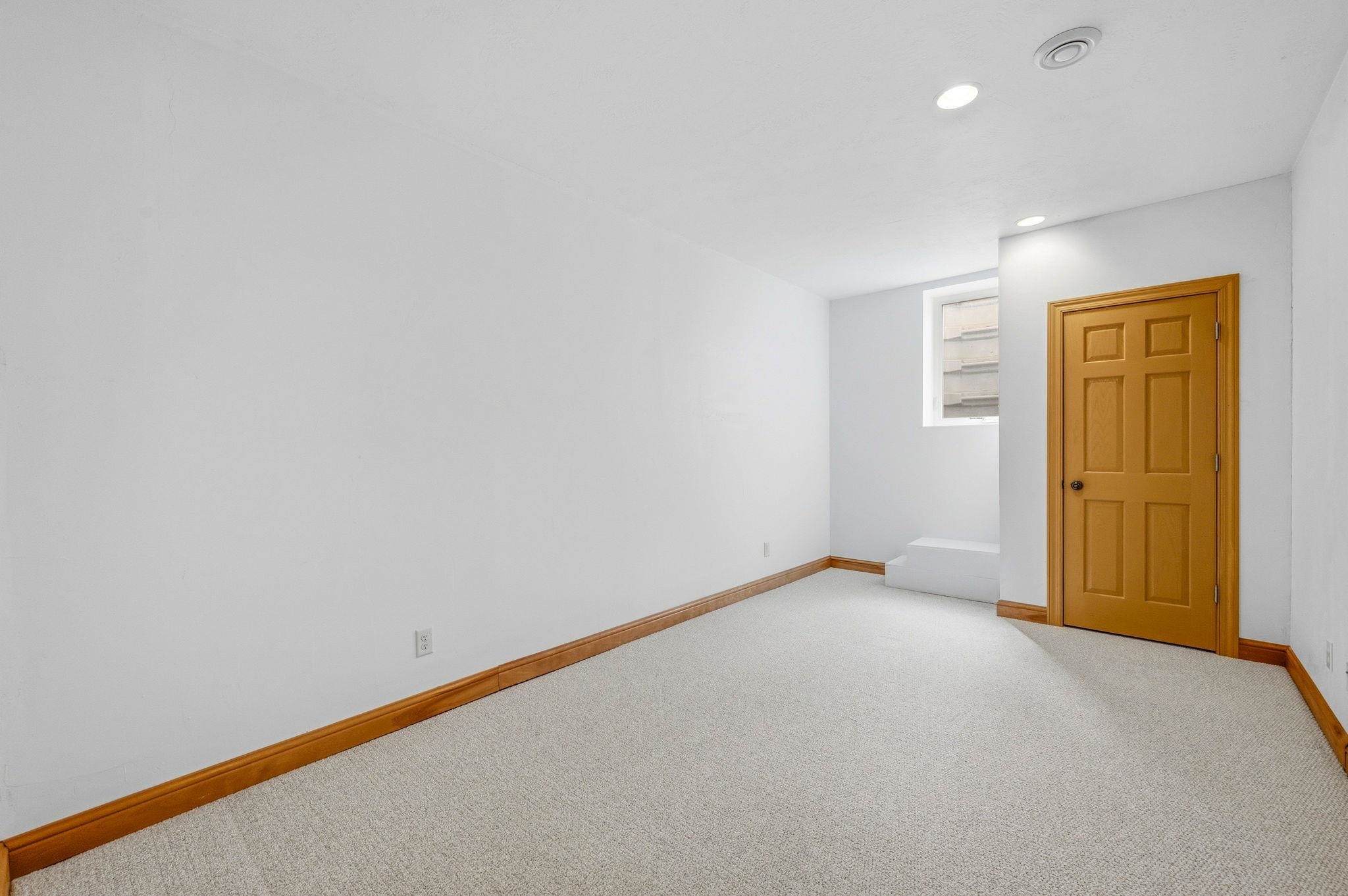 6121 SANDY Cove