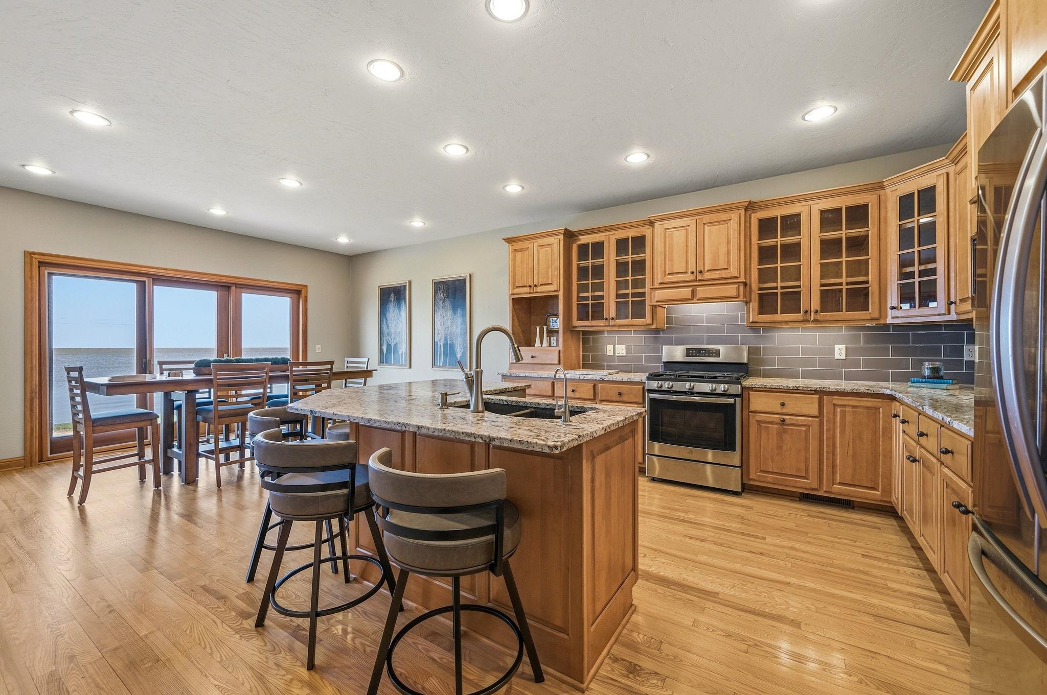 6121 SANDY Cove