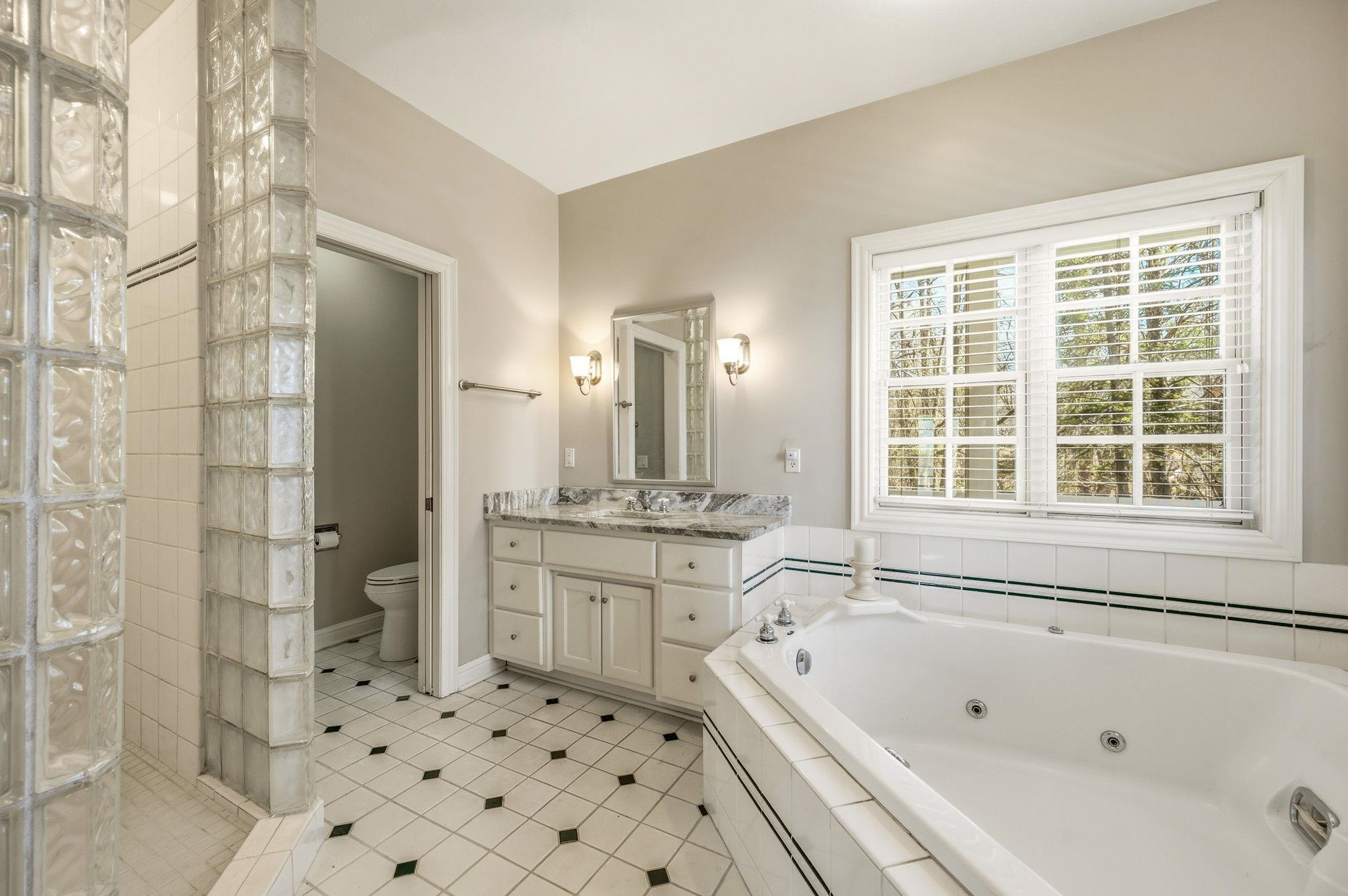 6121 SANDY Cove