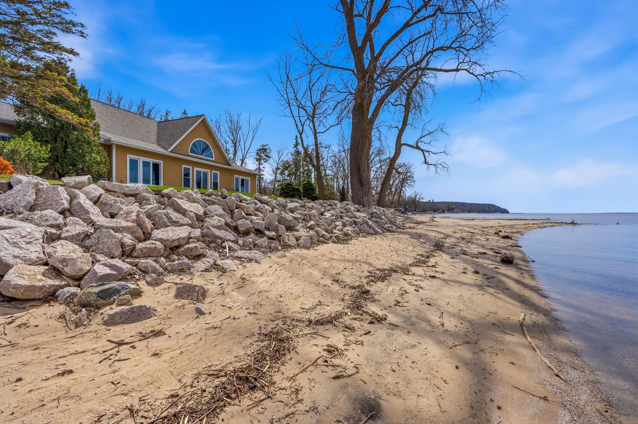 6121 SANDY Cove