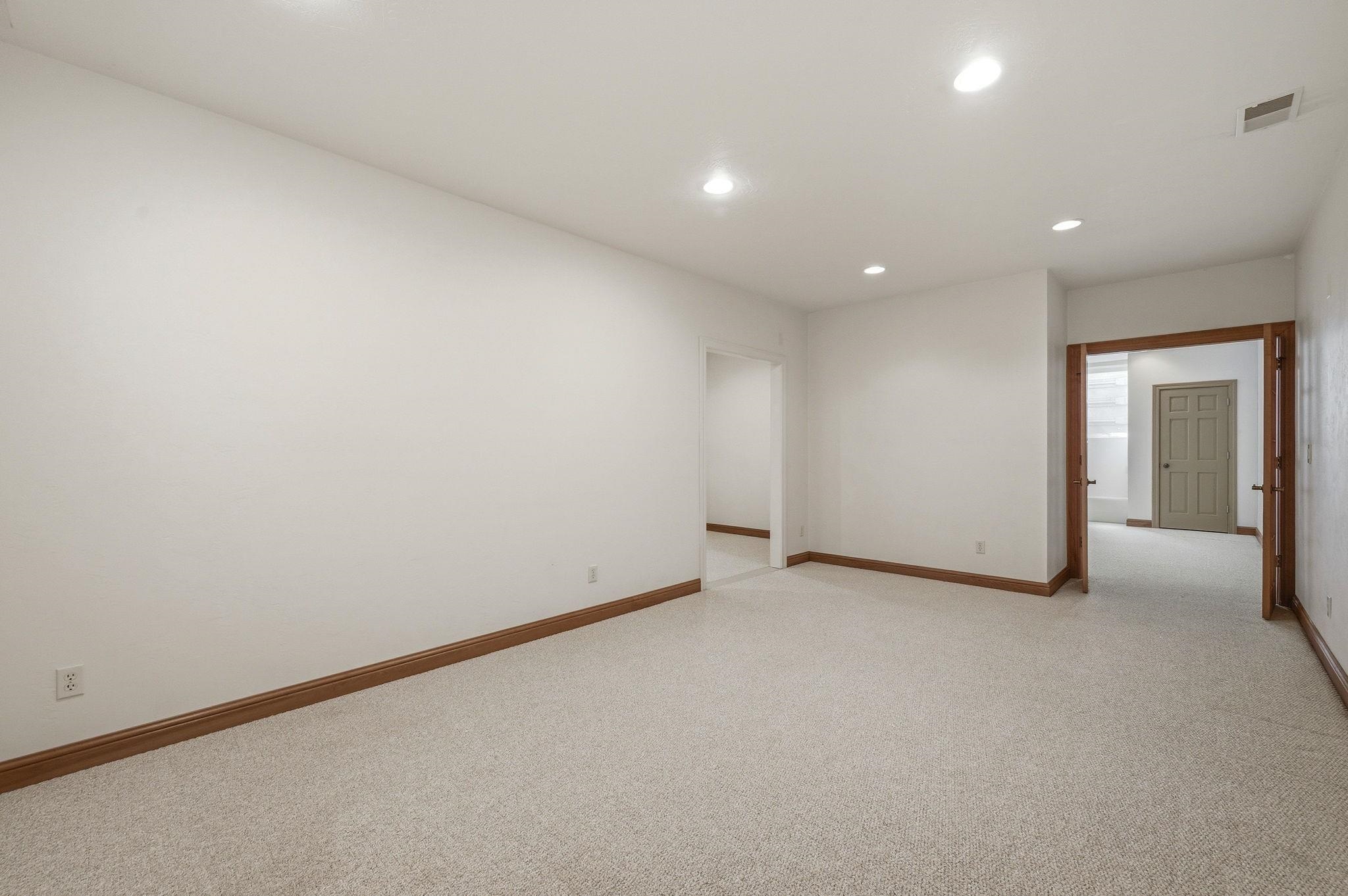 6121 SANDY Cove