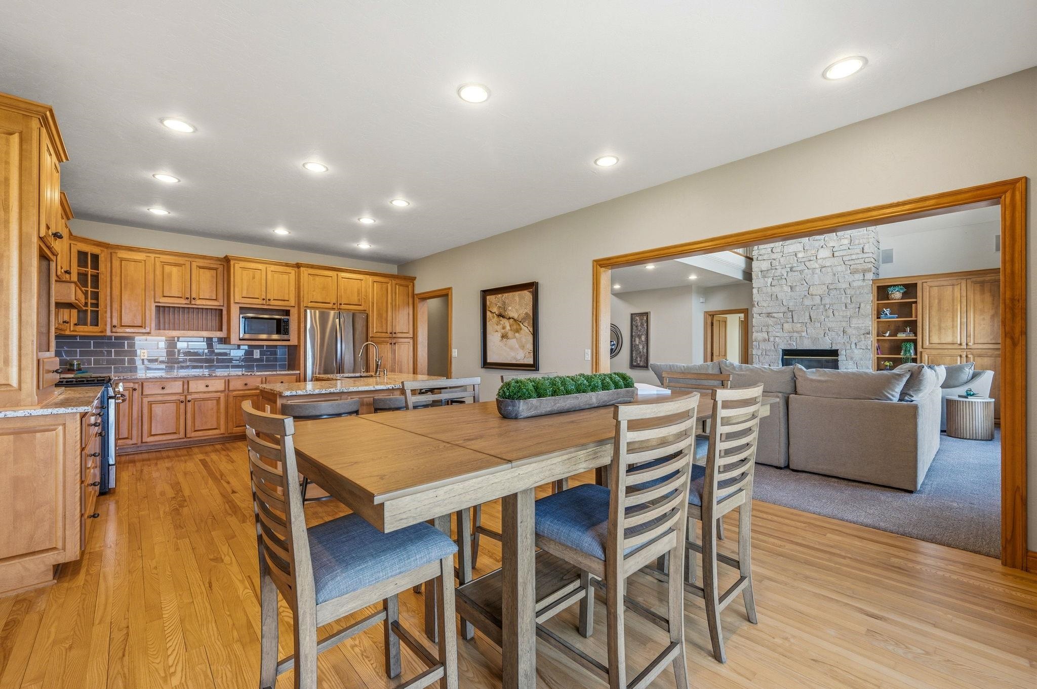 6121 SANDY Cove