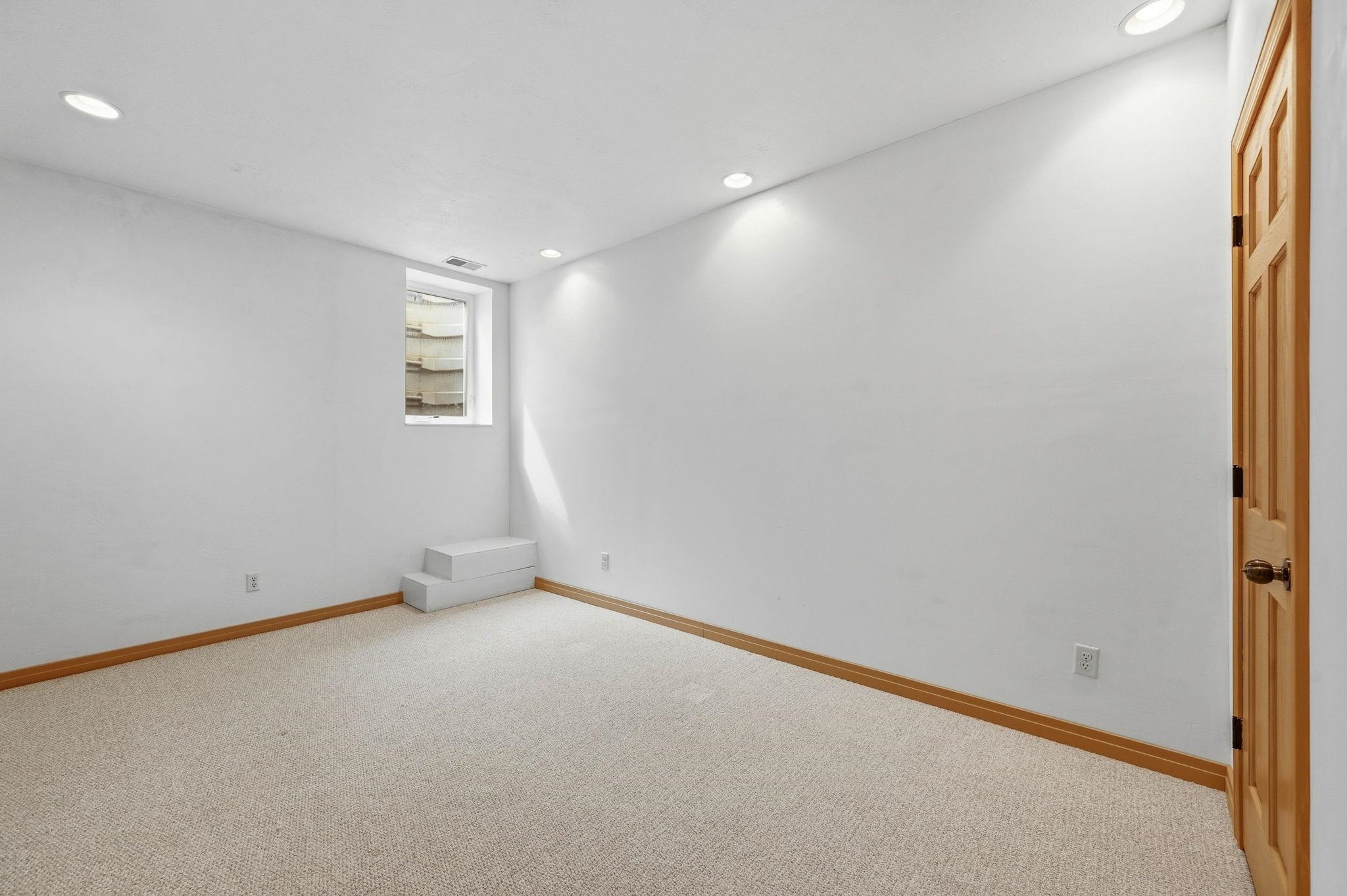6121 SANDY Cove