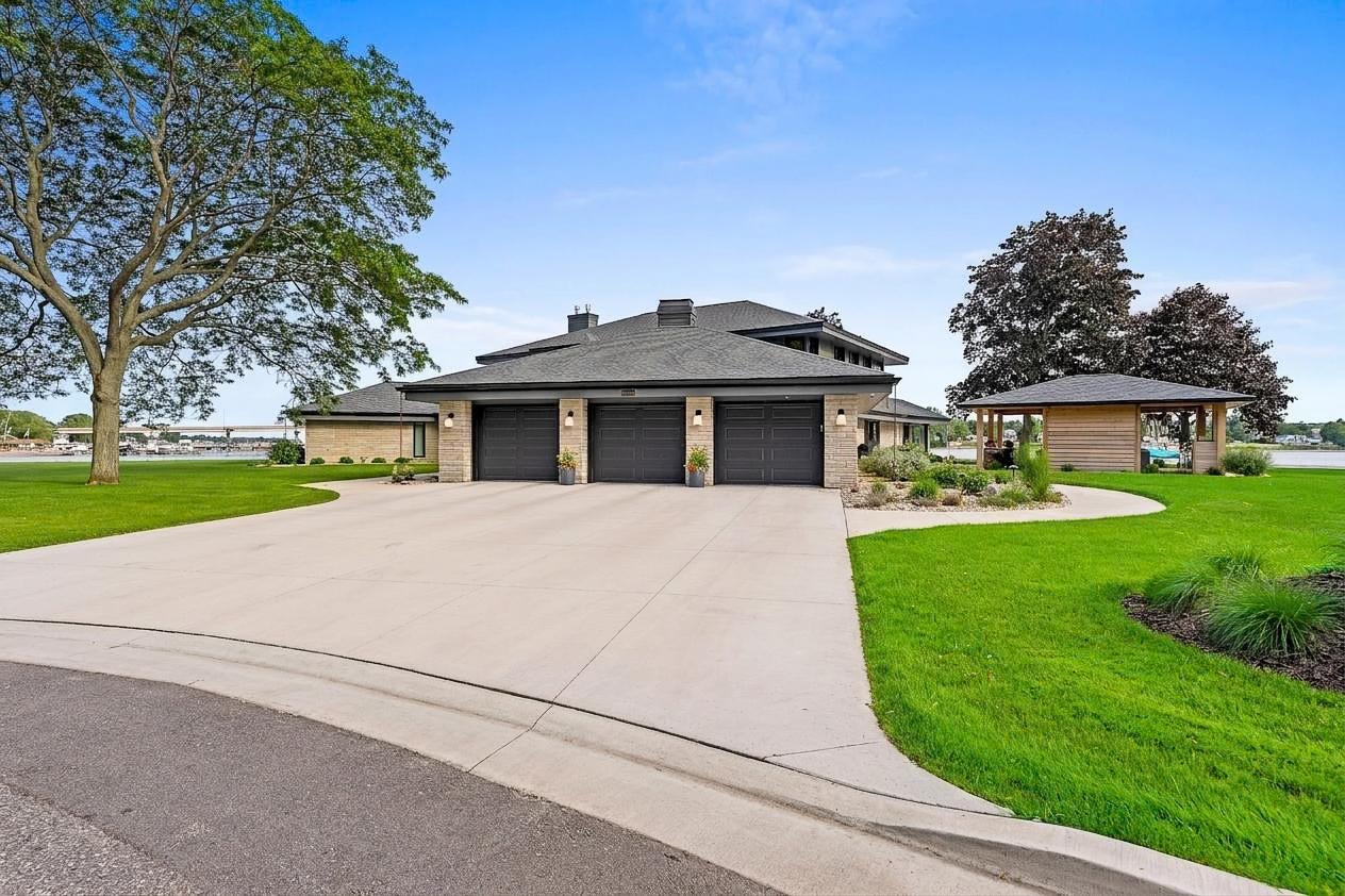 55 UTOPIA Circle