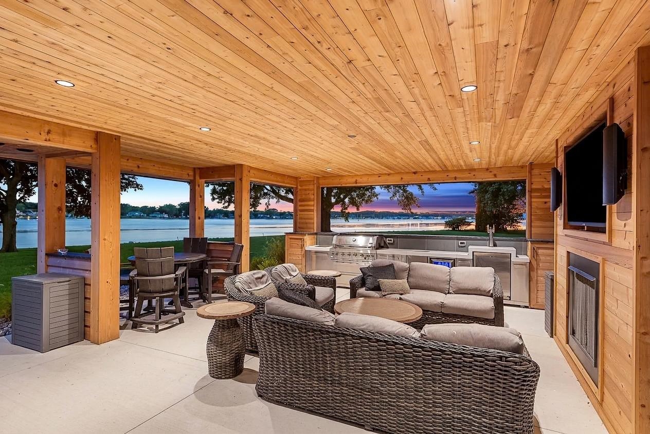 55 UTOPIA Circle