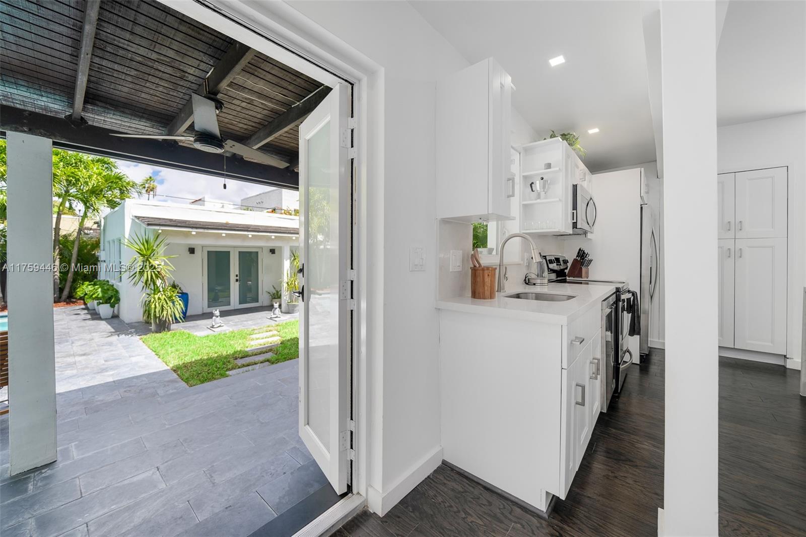 1745 SW 10th St