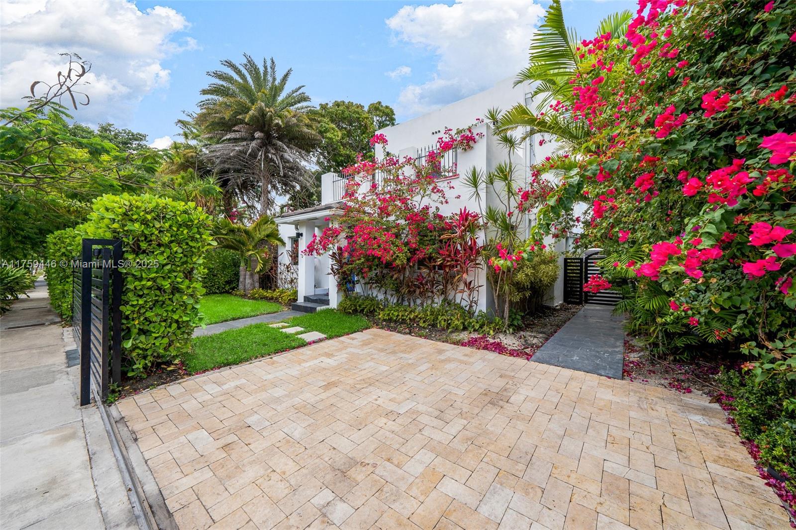 1745 SW 10th St