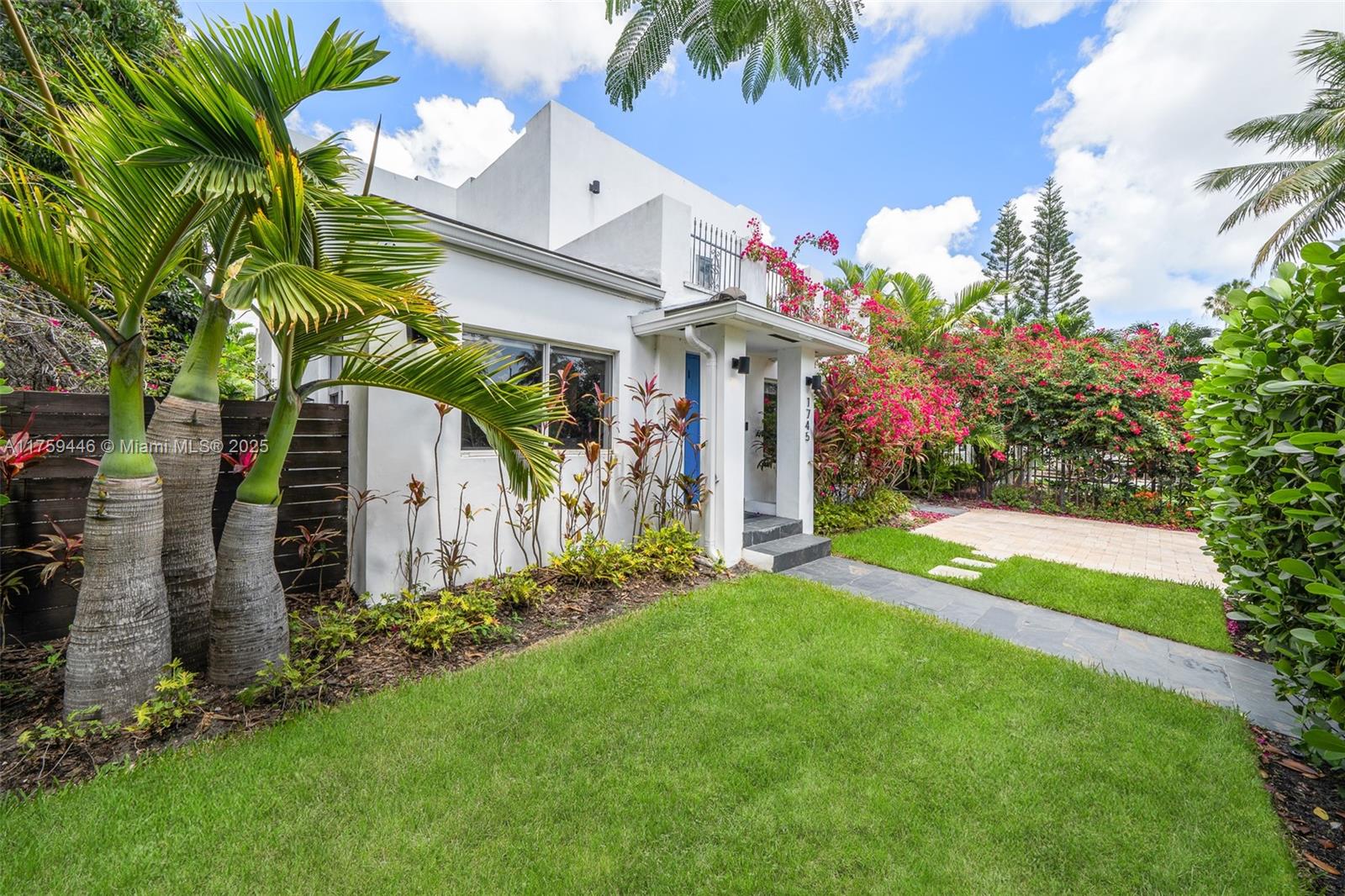 1745 SW 10th St