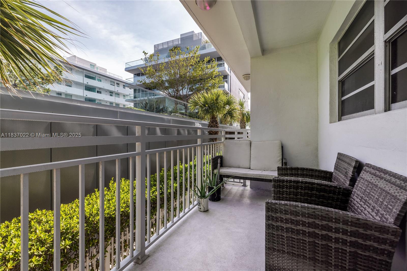 325 Ocean Dr # 206