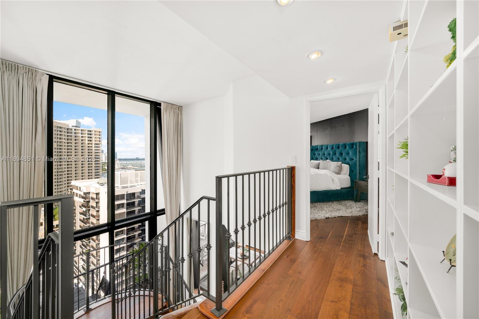 520 Brickell Key Dr, Miami Unit: APH00