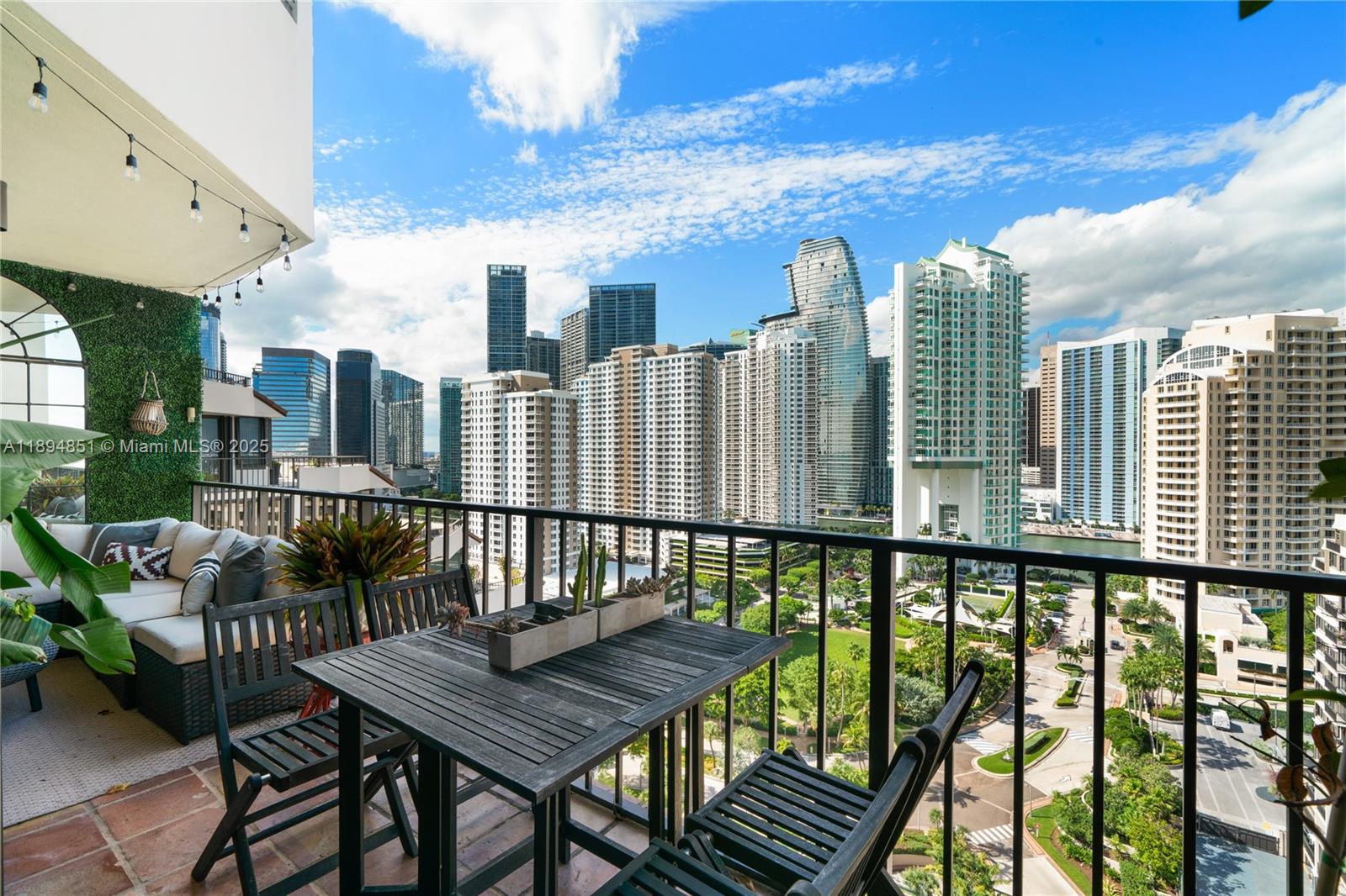 520 Brickell Key Dr, Miami Unit: APH00