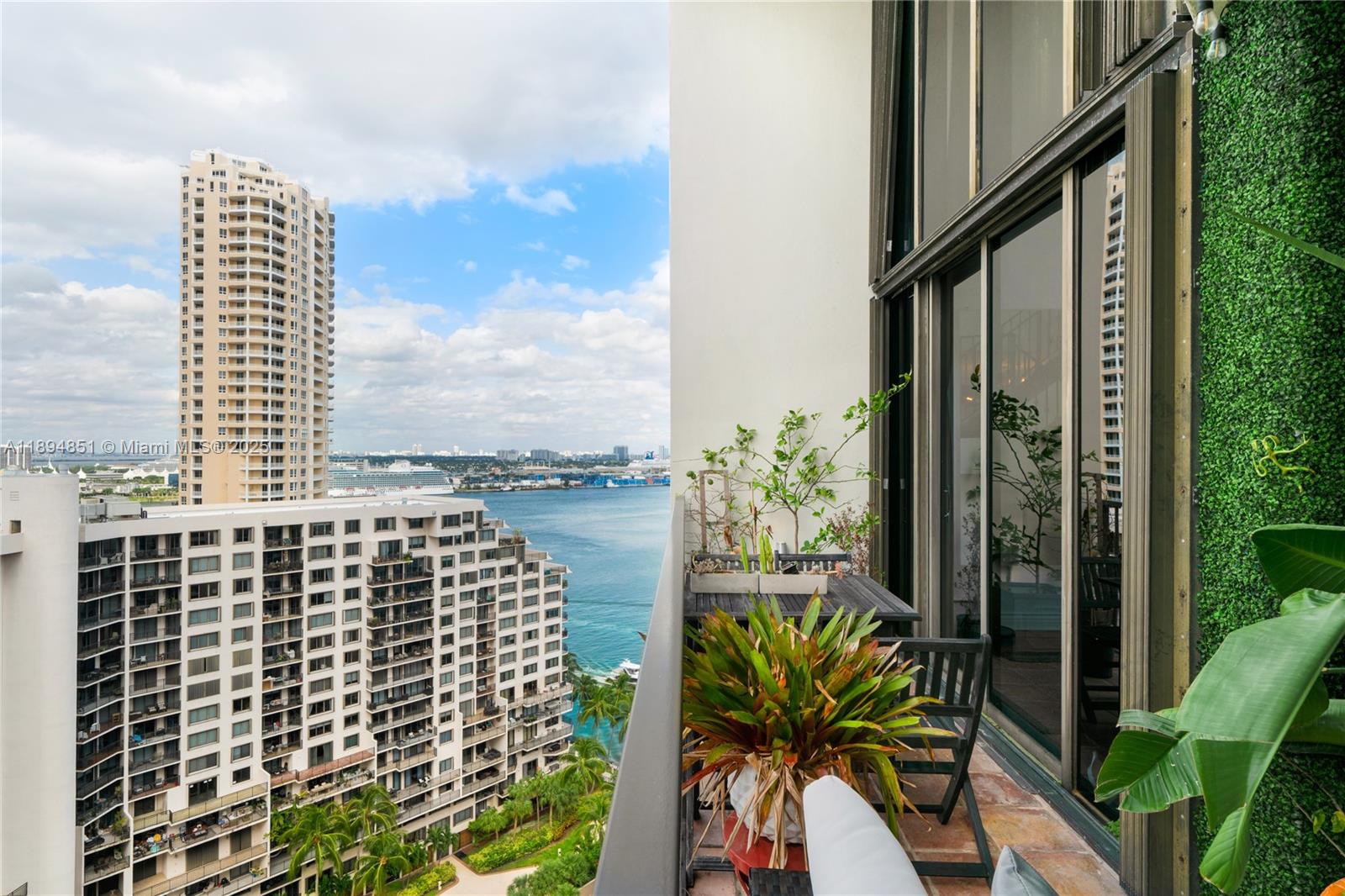 520 Brickell Key Dr, Miami Unit: APH00