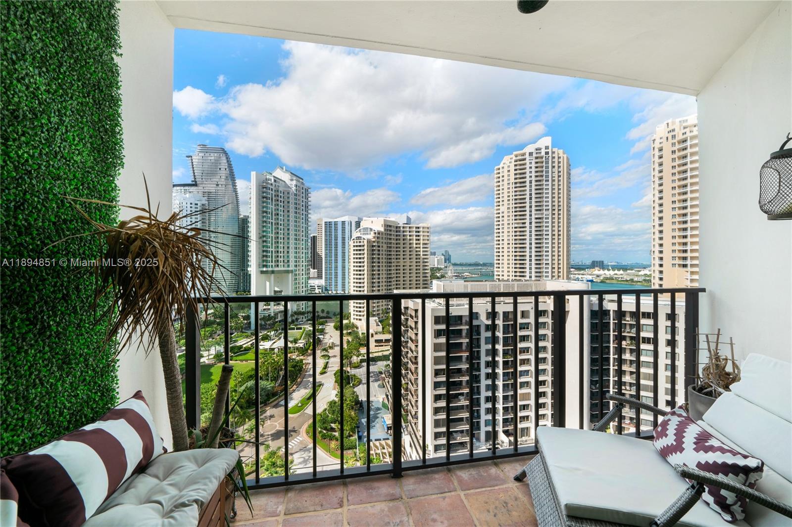 520 Brickell Key Dr, Miami Unit: APH00