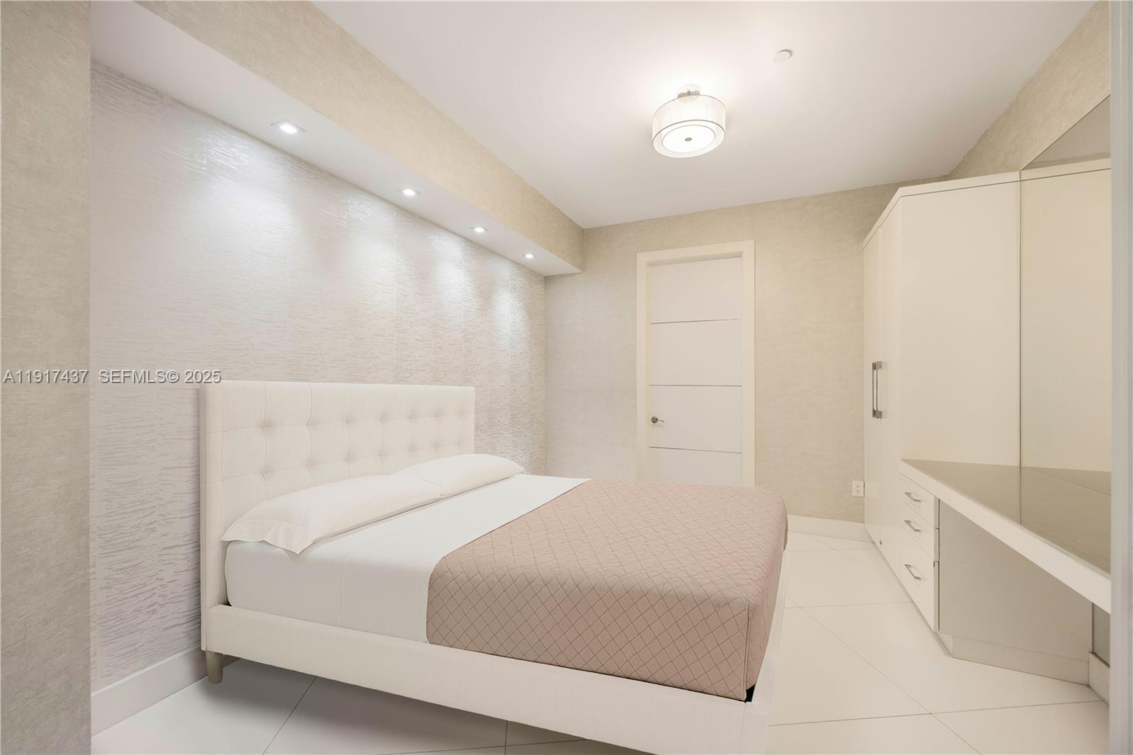 15811 Collins Ave # 4107