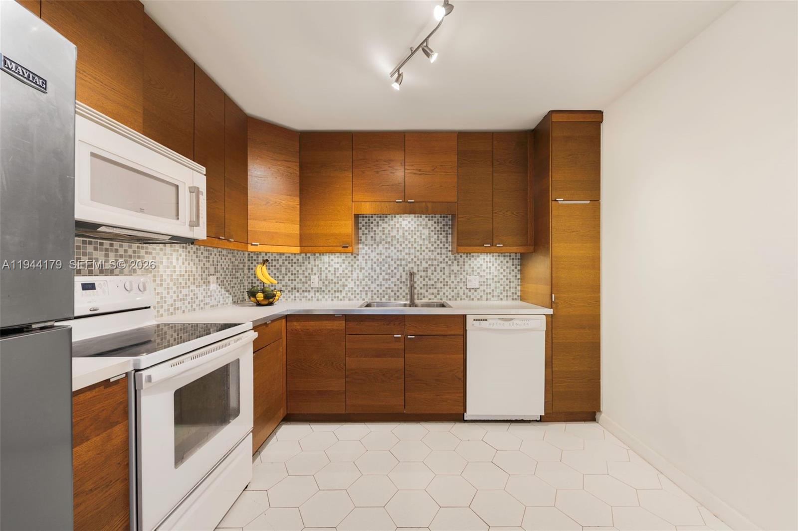 2801 NE 183rd St # 1607W