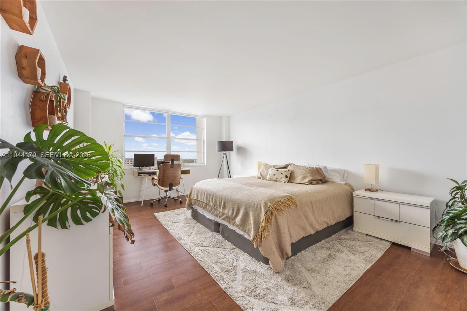 2801 NE 183rd St # 1607W