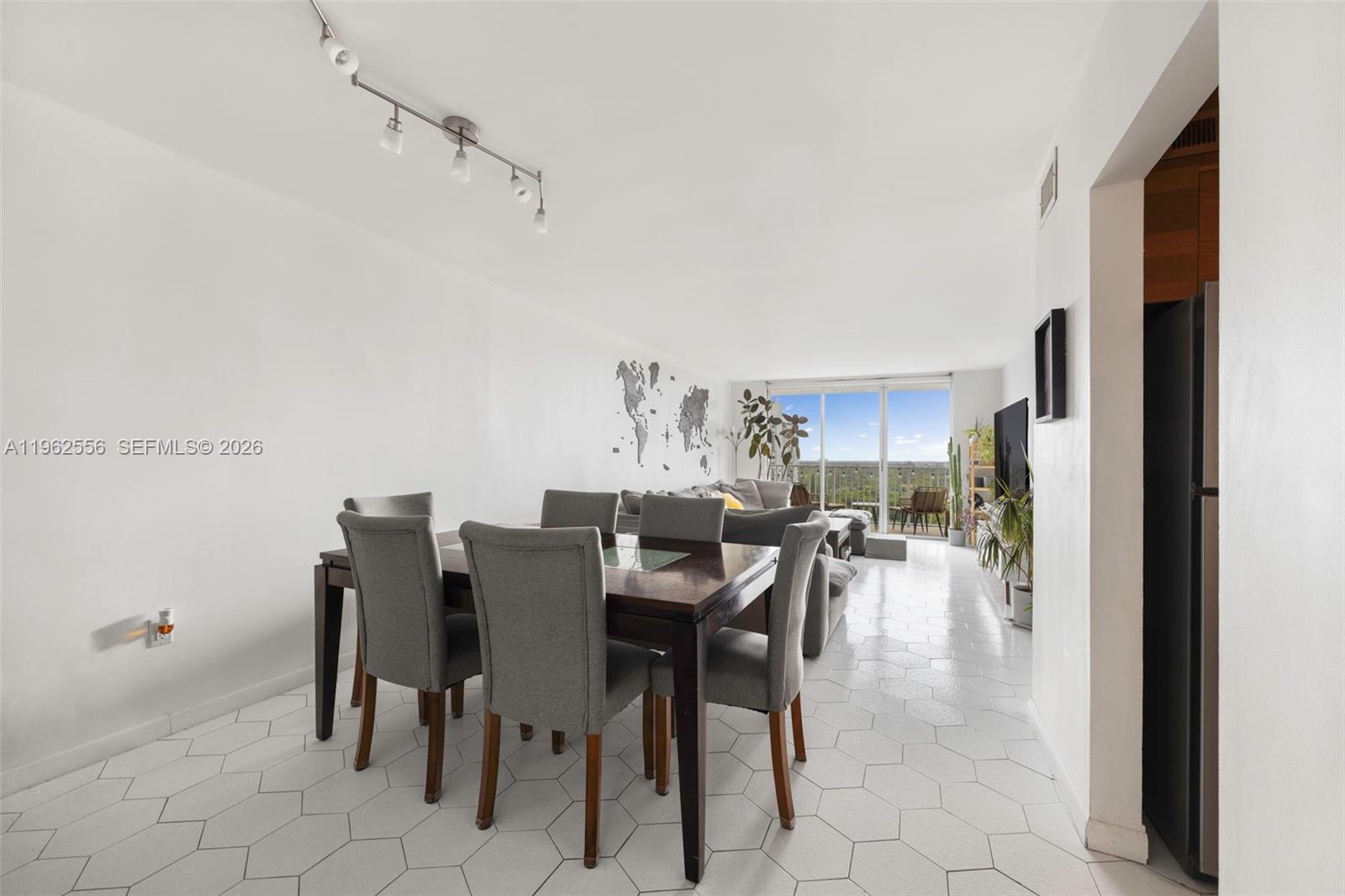 2801 NE 183rd St # 1607W