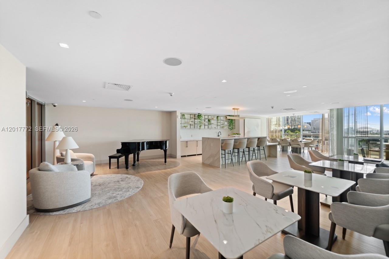900 Biscayne Blvd # 4205