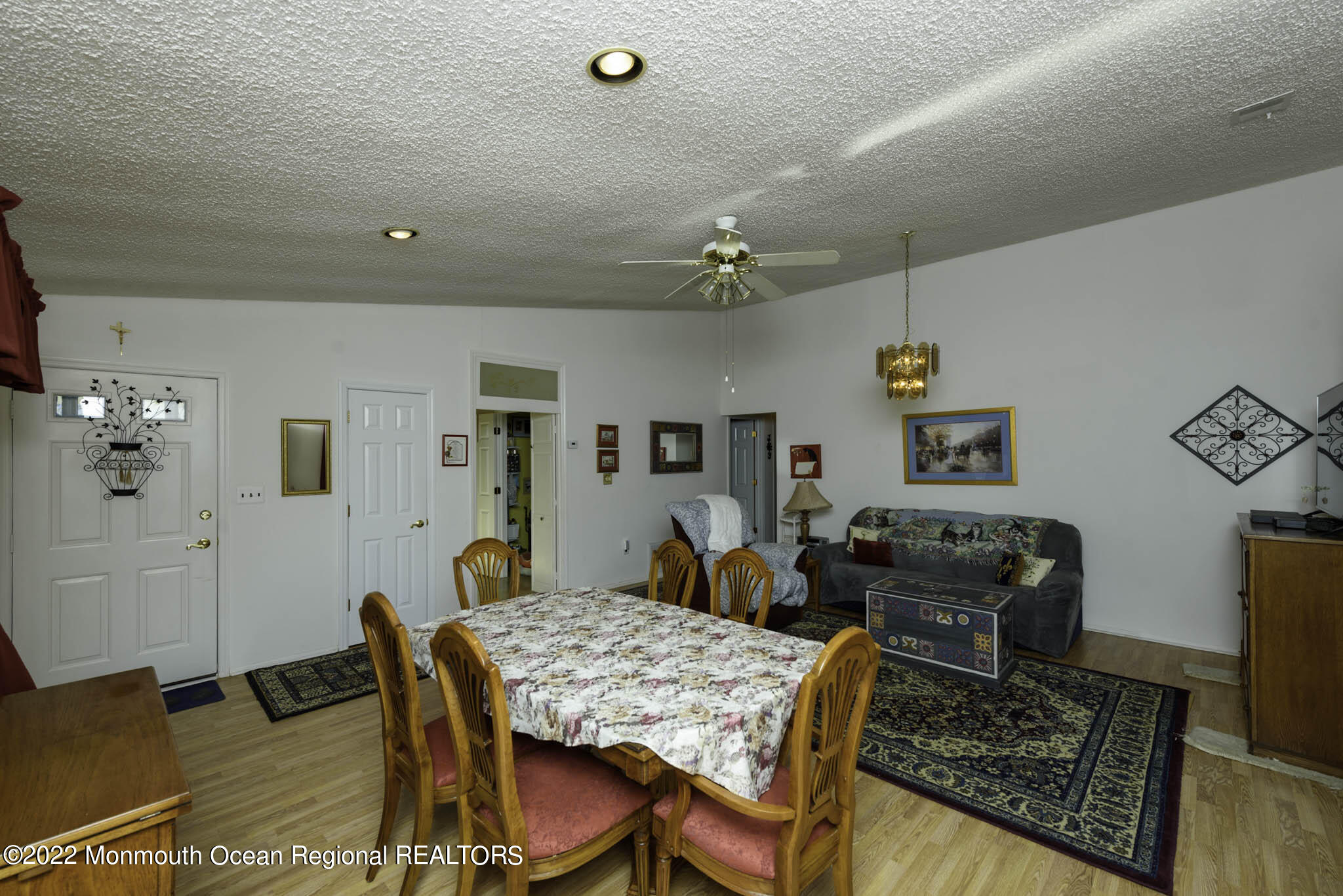 49 Williamsburg Drive