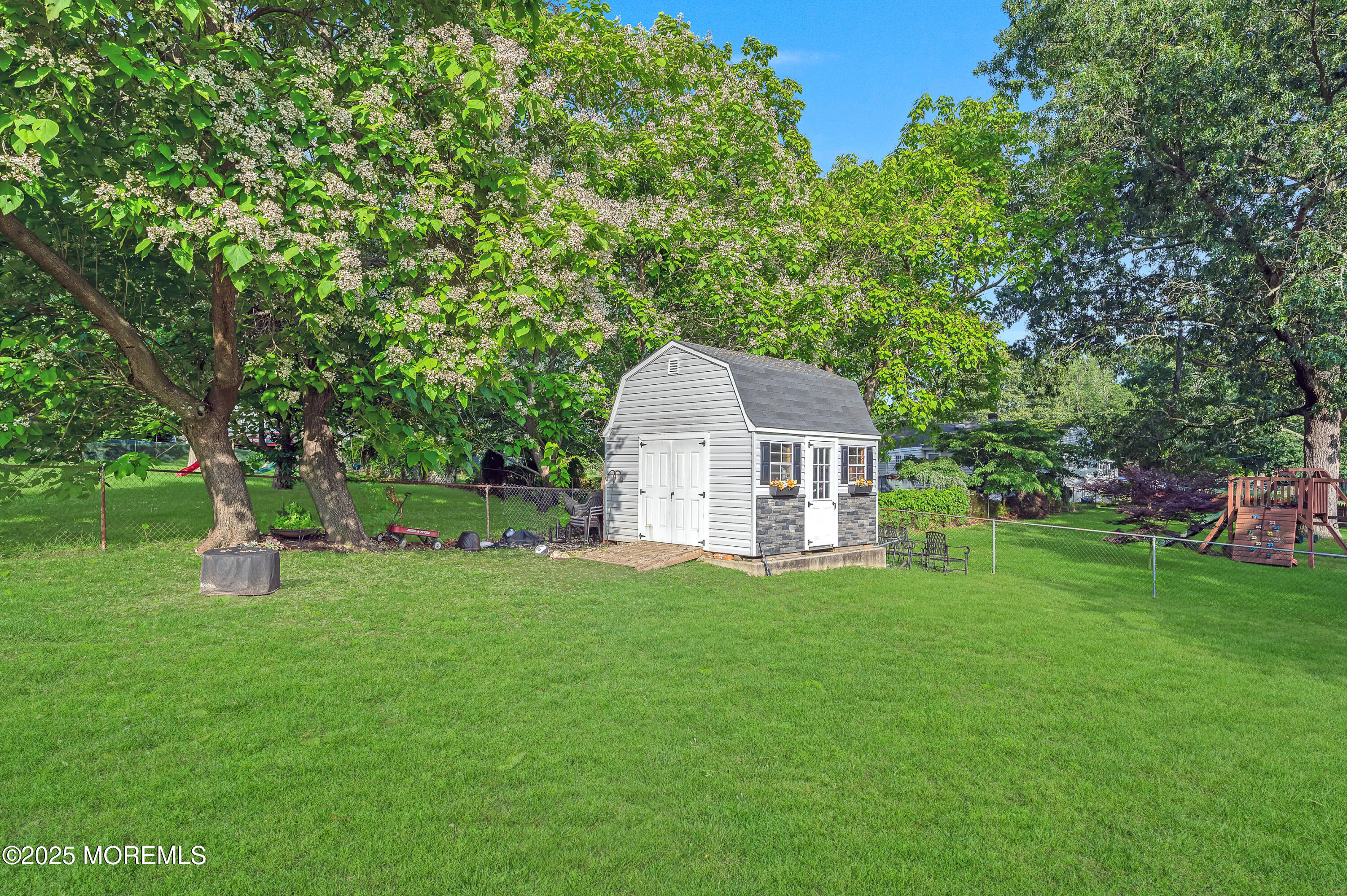 5 Robert Avenue