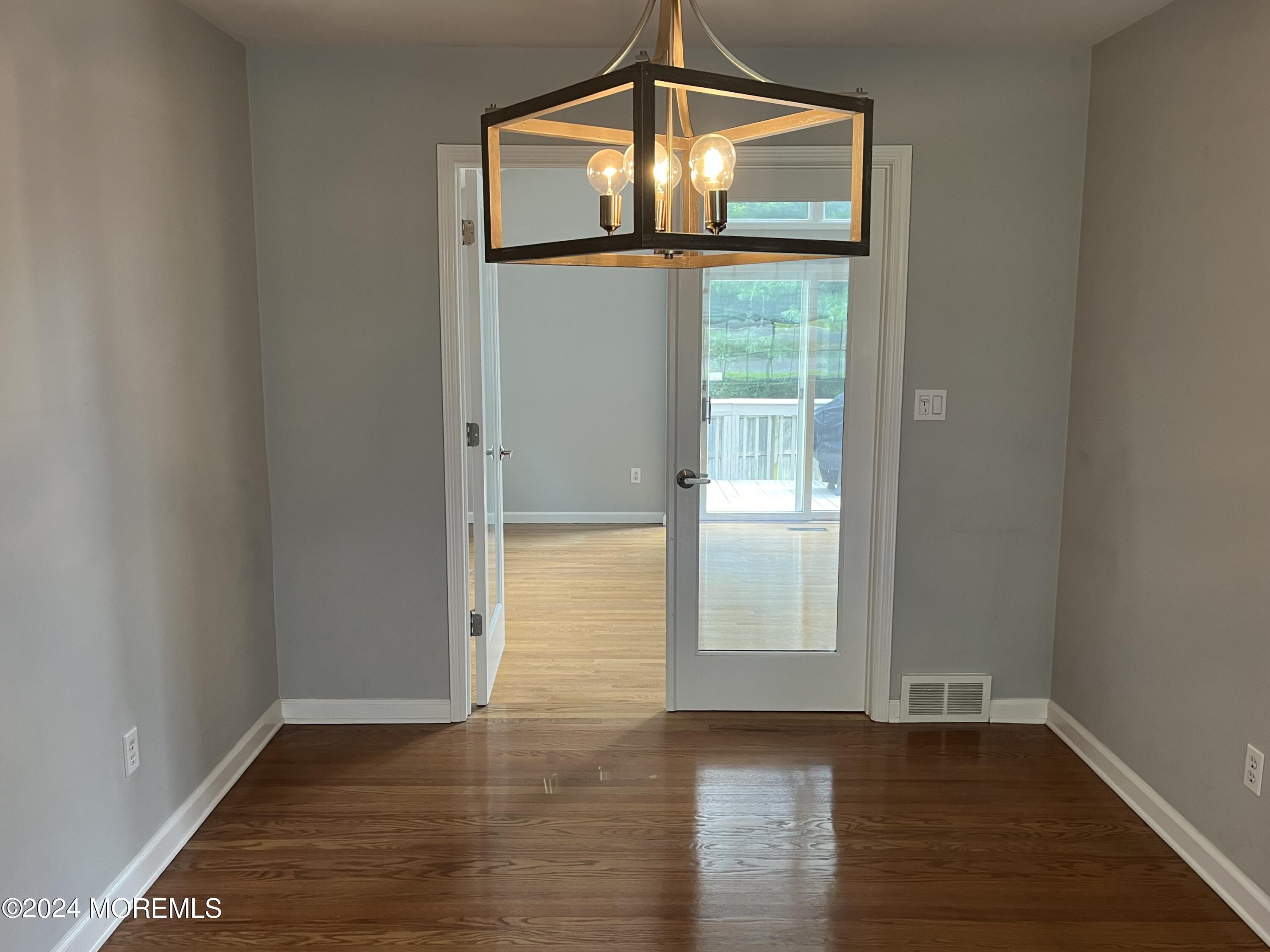 22 Robin Road