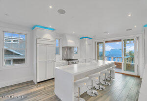 985 Ocean Avenue