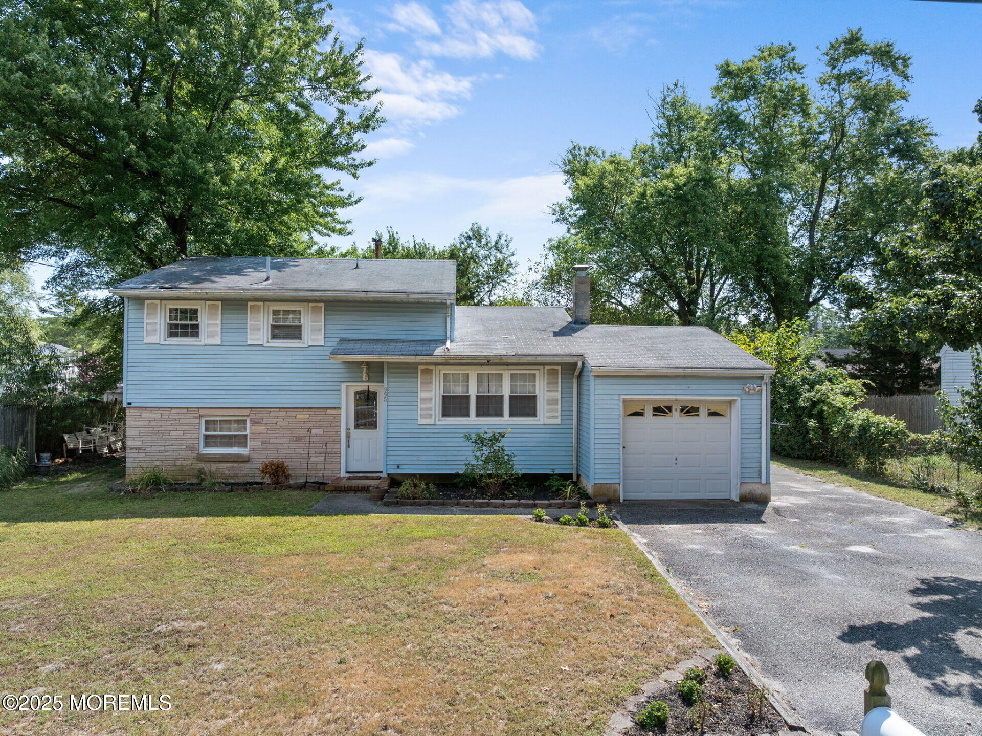 995 Hunt Drive