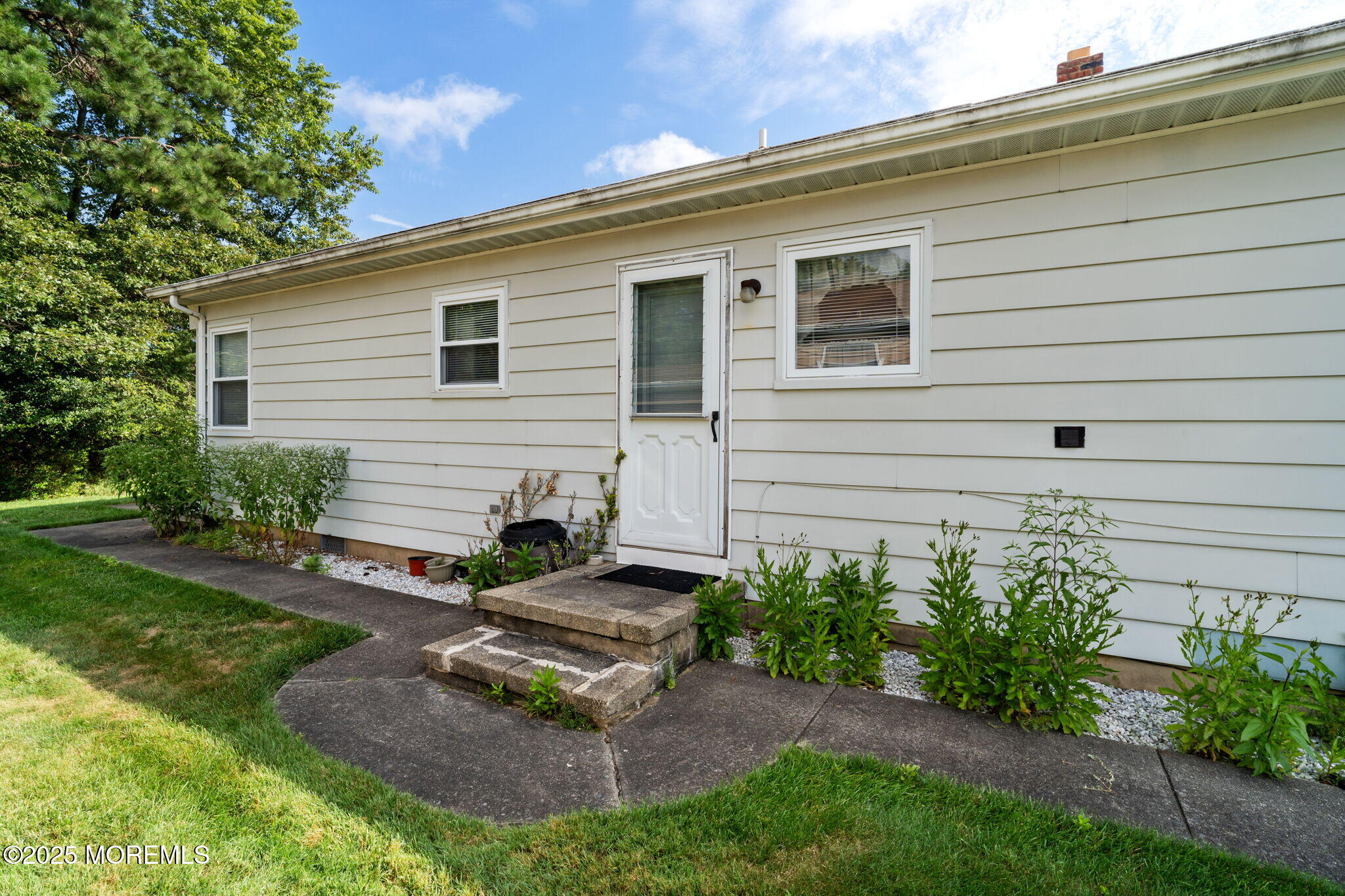 11 Selkirk Avenue