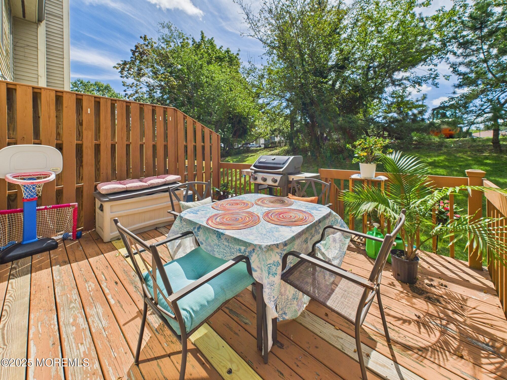 1307 W Union Lane, 4
