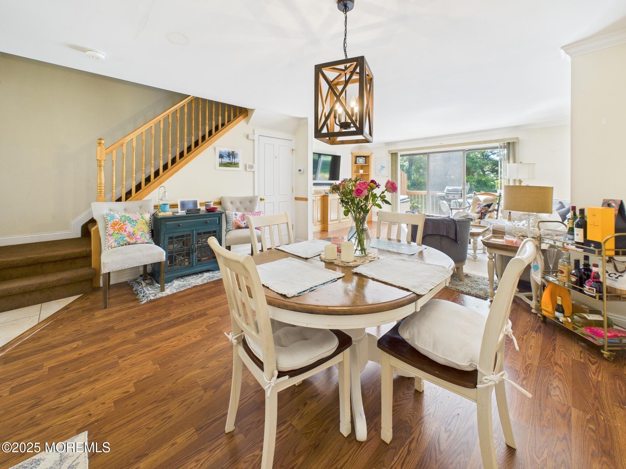 1307 W Union Lane, 4