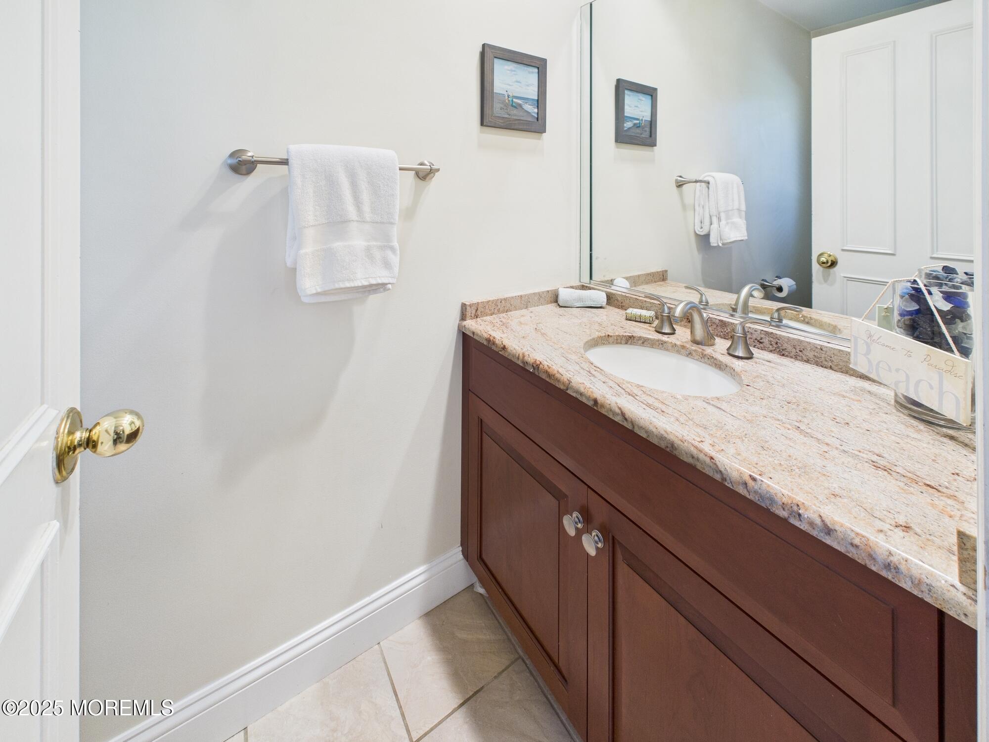 1307 W Union Lane, 4