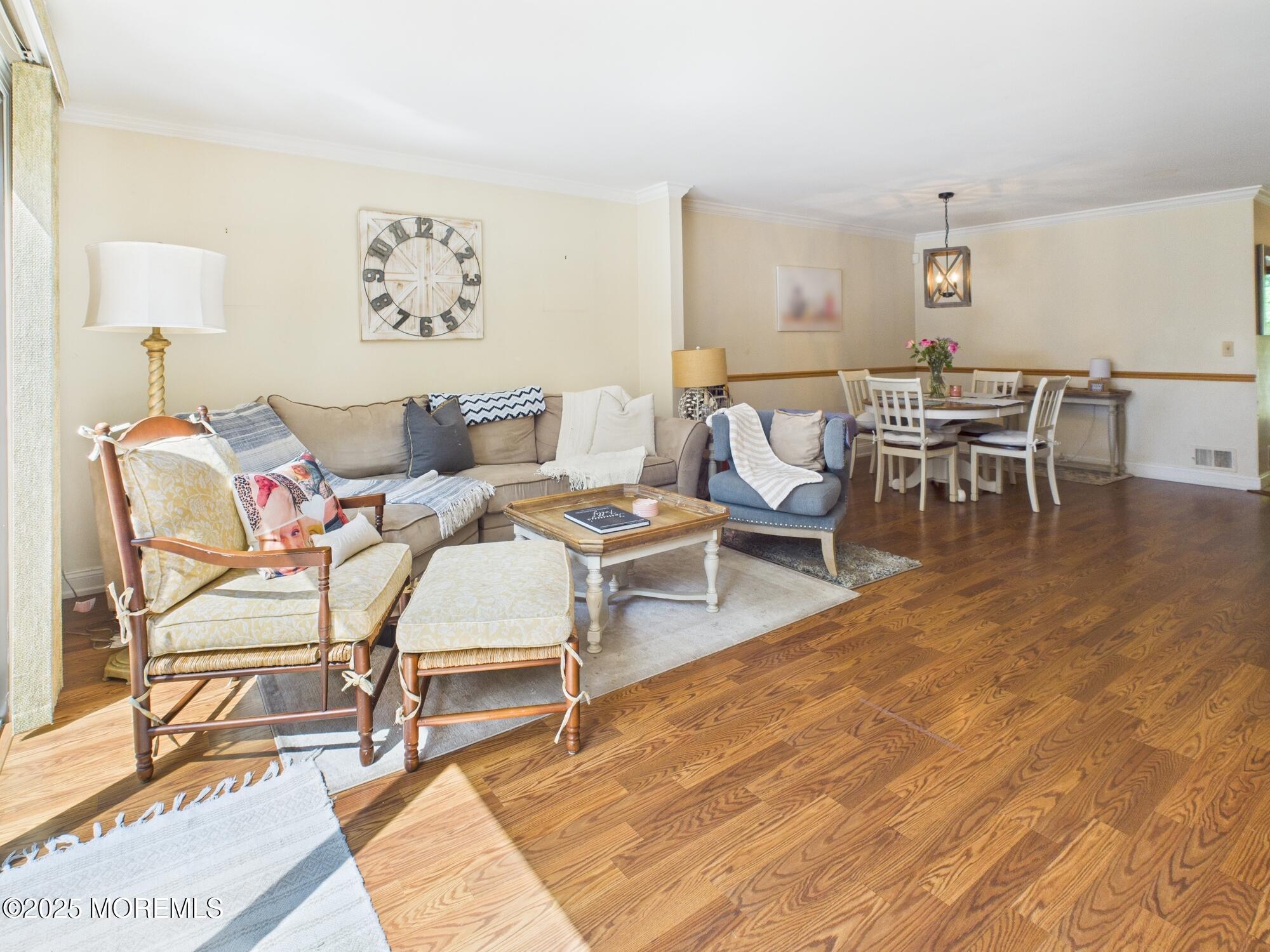 1307 W Union Lane, 4