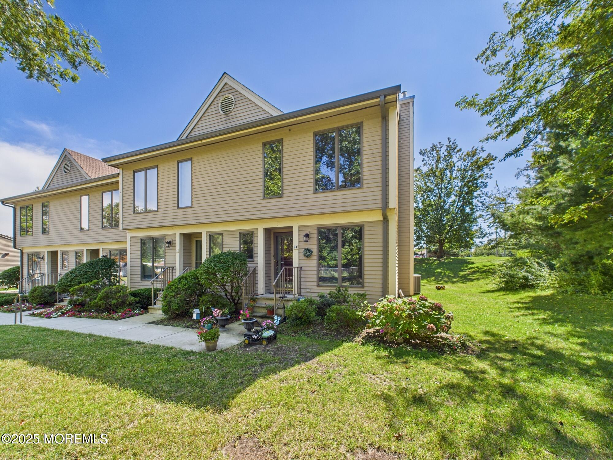 1307 W Union Lane, 4