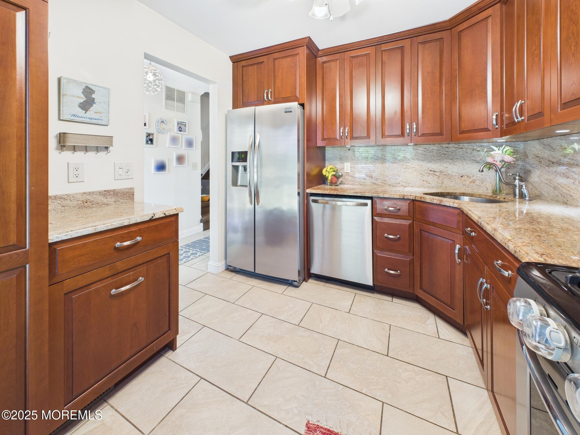 1307 W Union Lane, 4