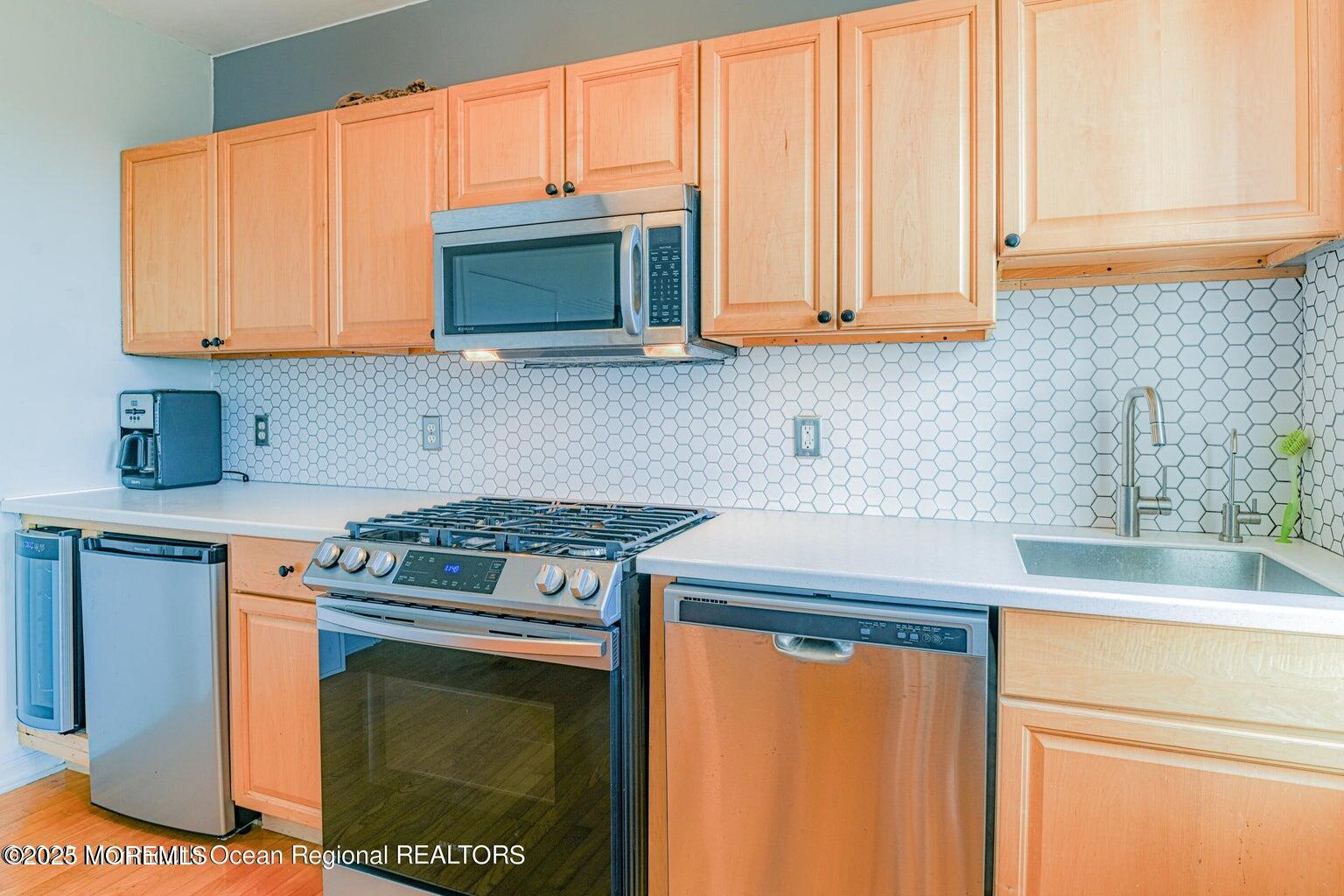 218 2nd Avenue, 303E