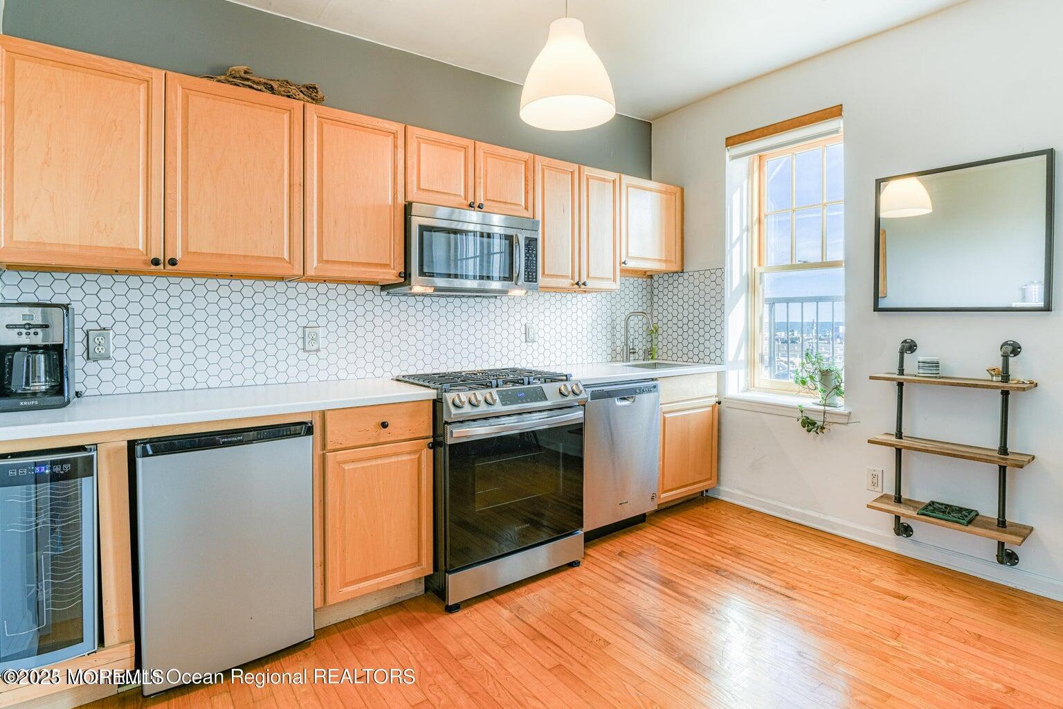 218 2nd Avenue, 303E