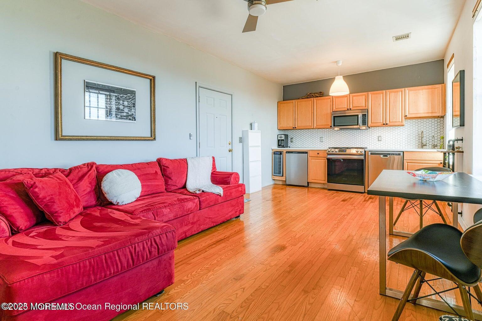 218 2nd Avenue, 303E