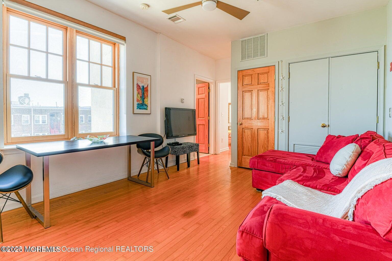 218 2nd Avenue, 303E
