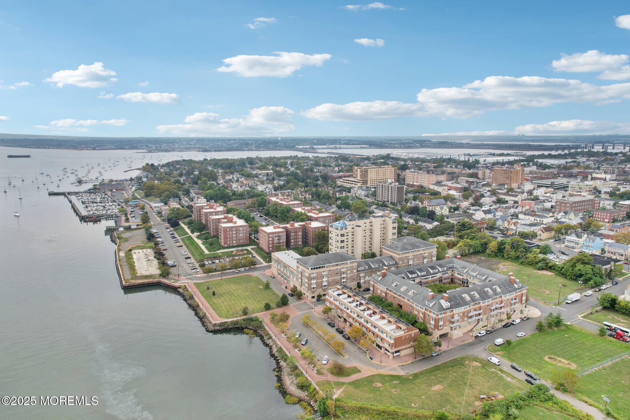 368 Rector Street, 421