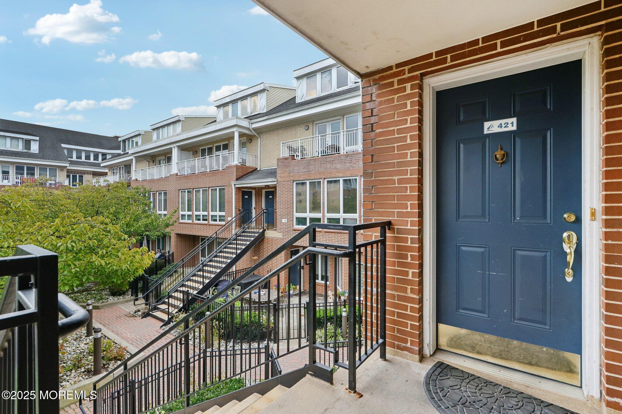 368 Rector Street, 421