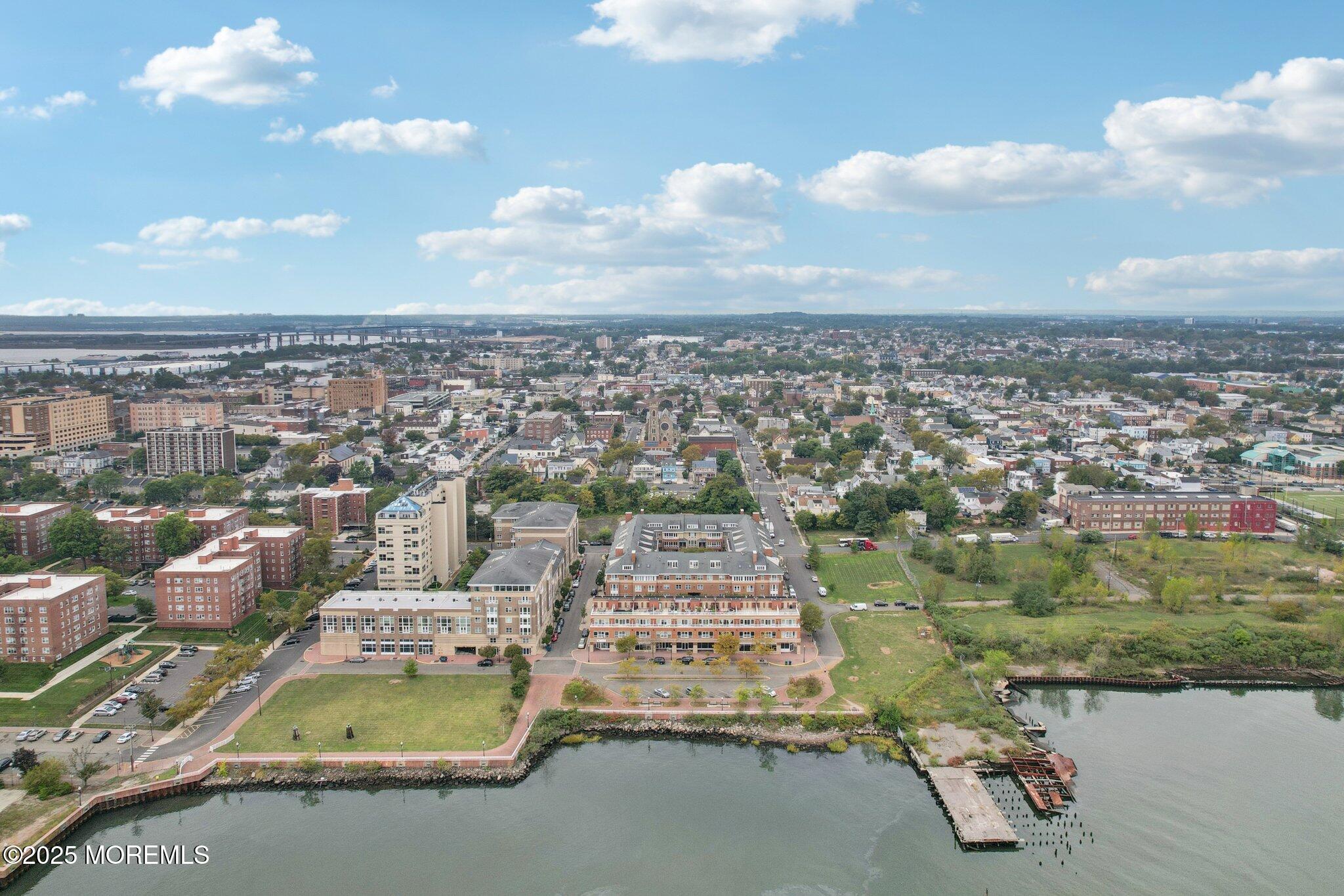 368 Rector Street, 421