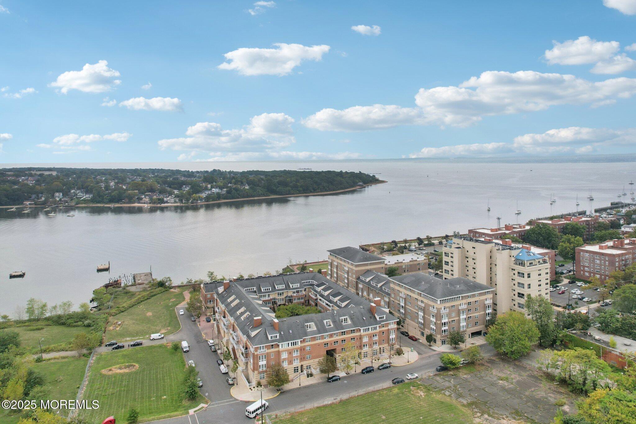 368 Rector Street, 421