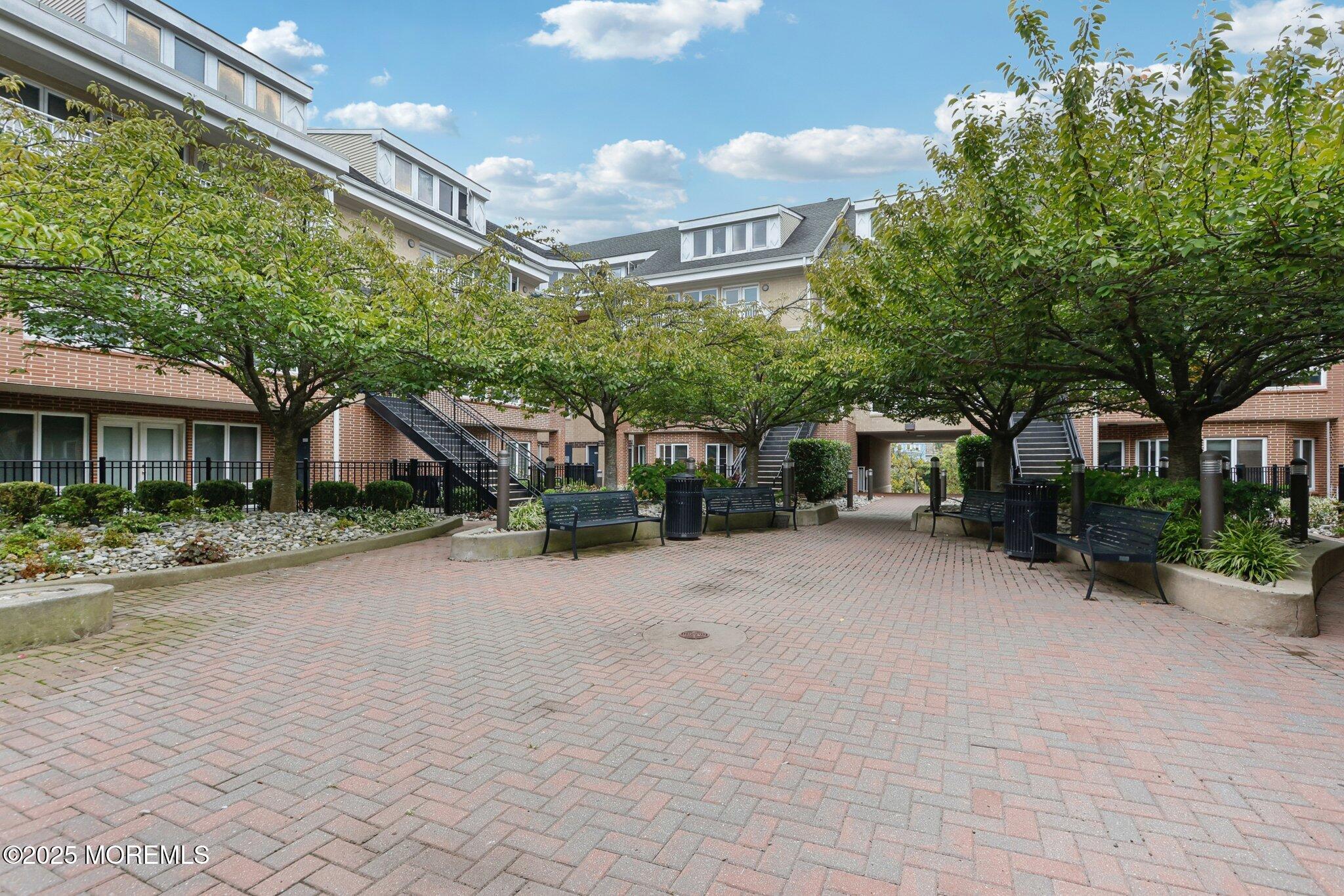 368 Rector Street, 421