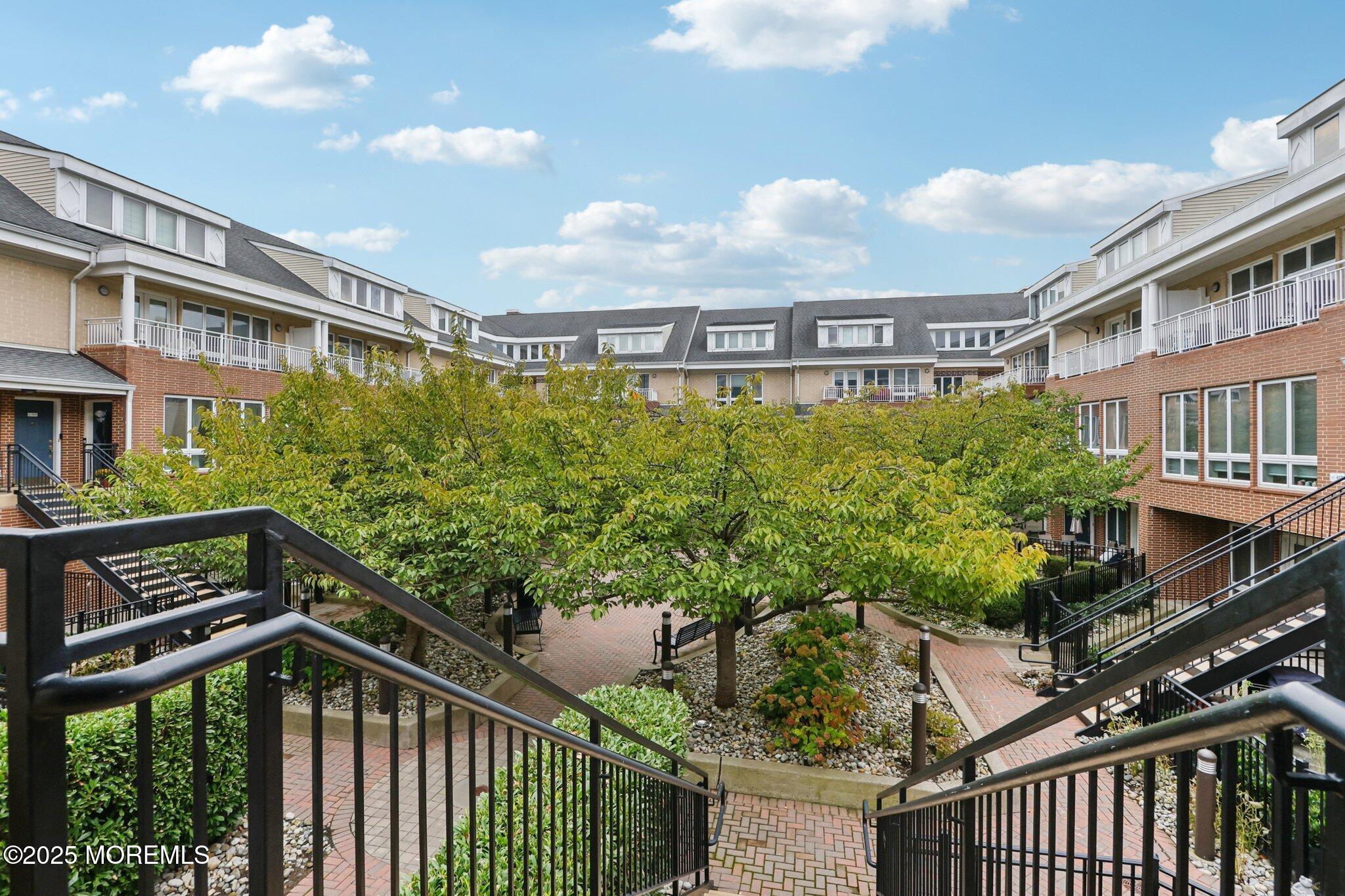 368 Rector Street, 421