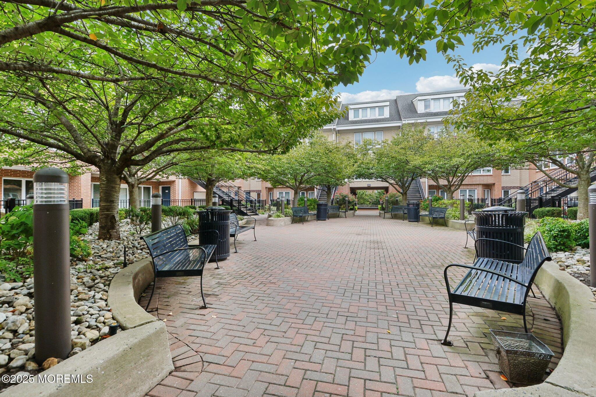 368 Rector Street, 421