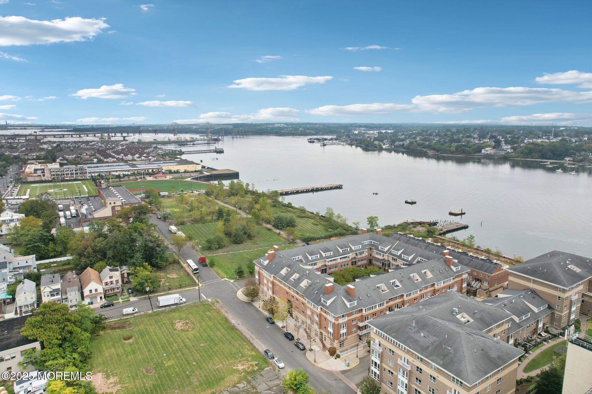 368 Rector Street, 421