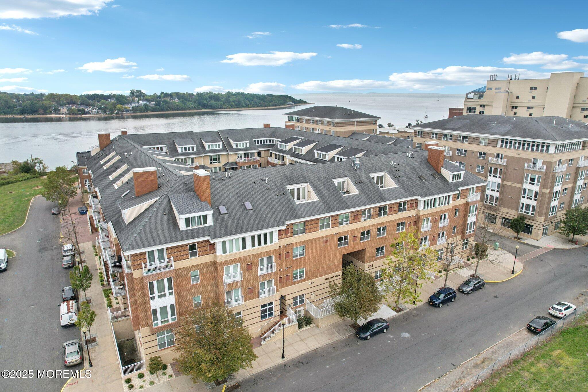 368 Rector Street, 421