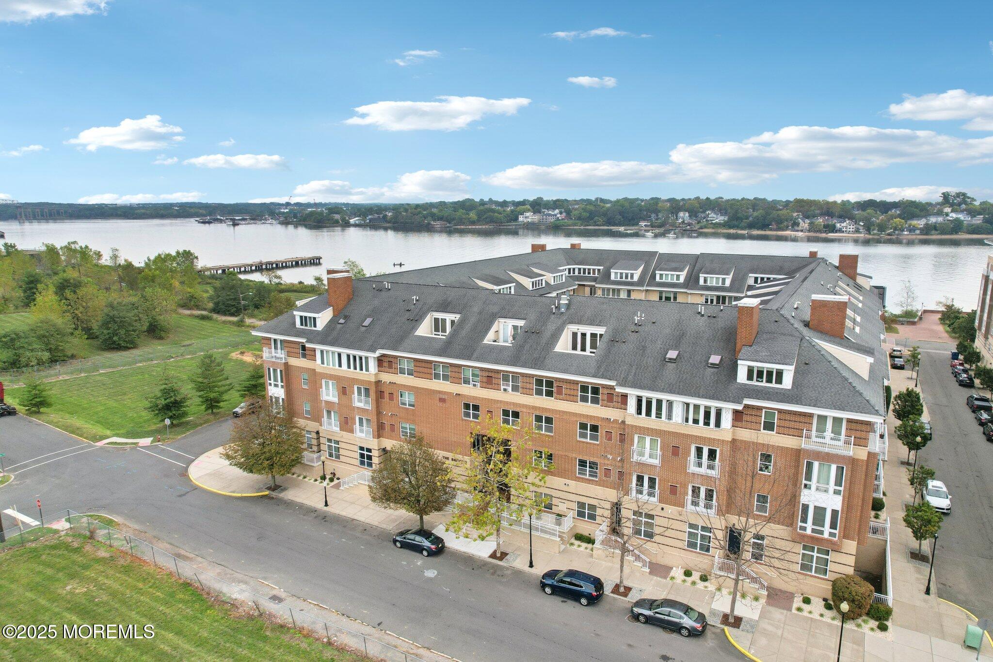 368 Rector Street, 421