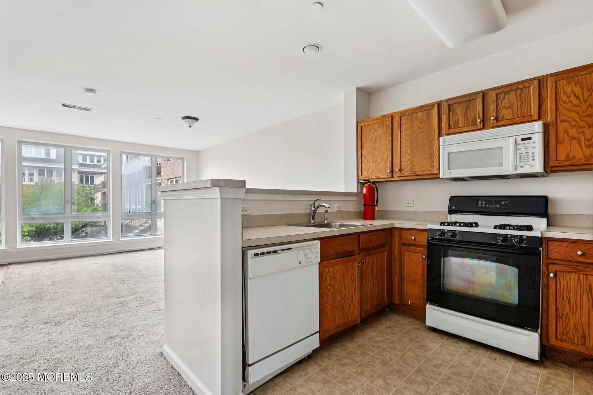 368 Rector Street, 421