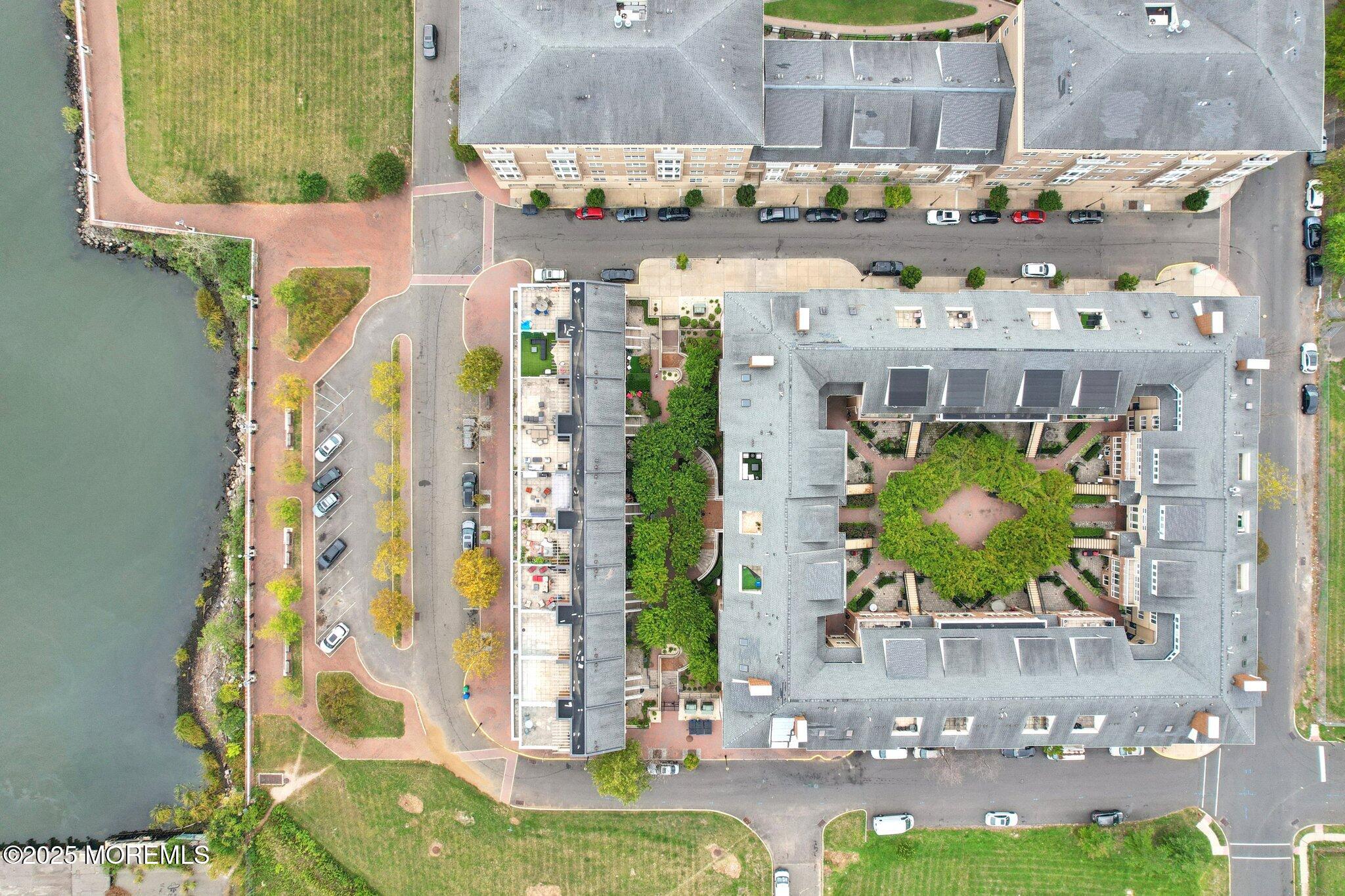 368 Rector Street, 421